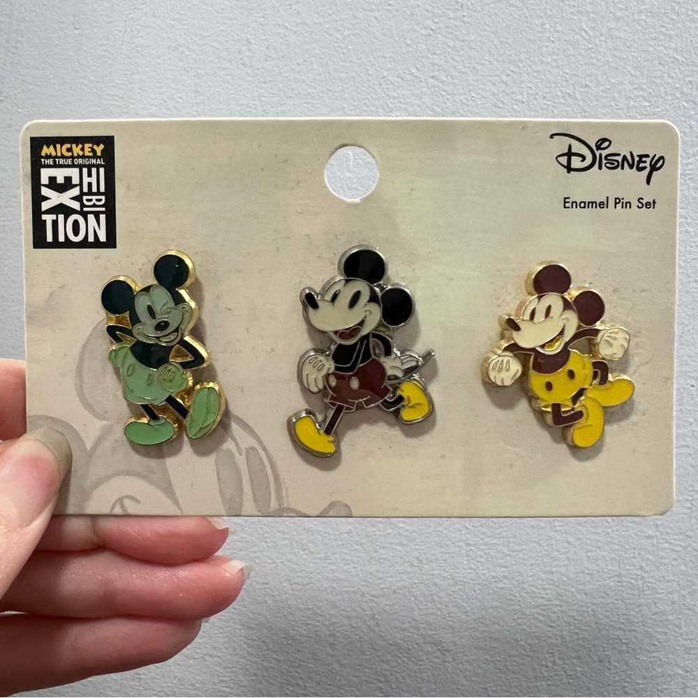 Mickey The True Original Exhibit Disney Pin Set
